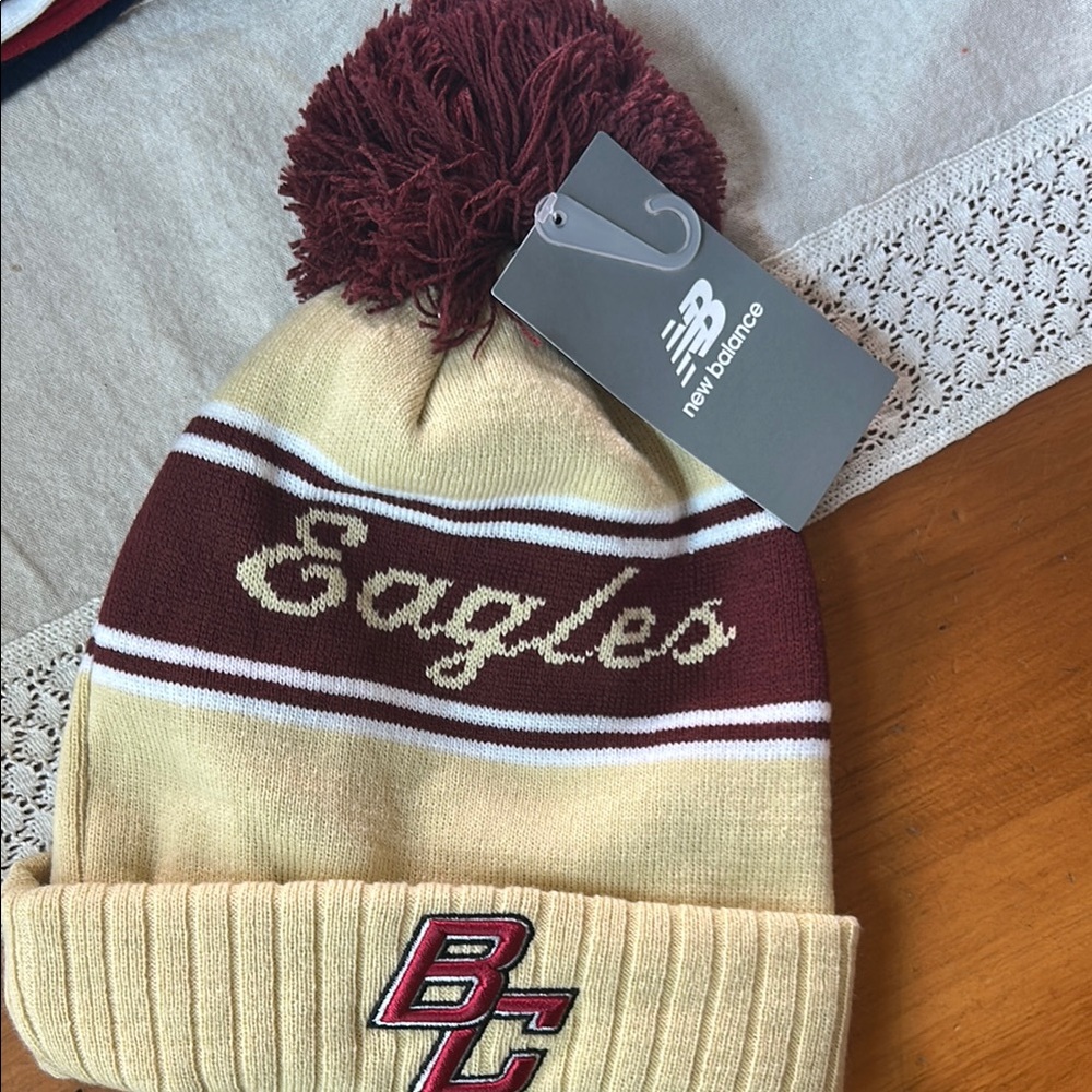 New Balance Boston college BC Eagles Pom Pom Beanie - Cream & Maroon